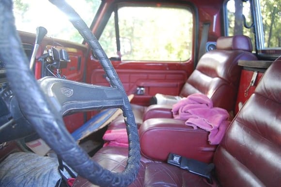 The '77 inside, with SkyFi cradle even ... and Pioneer radio, factory AC, '86 Mercury GM seats on special tracks, and a rear storage box.