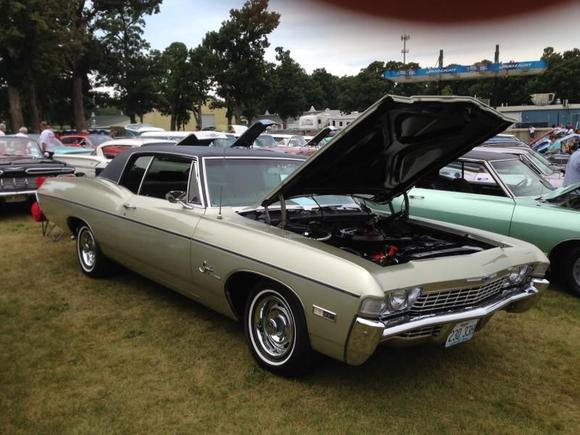 This was one ended up being my "People's Choice" vote for the best car at the show -- an unbelievably clean '68 Impala. I personally prefer the coupe body style over the fastback models!