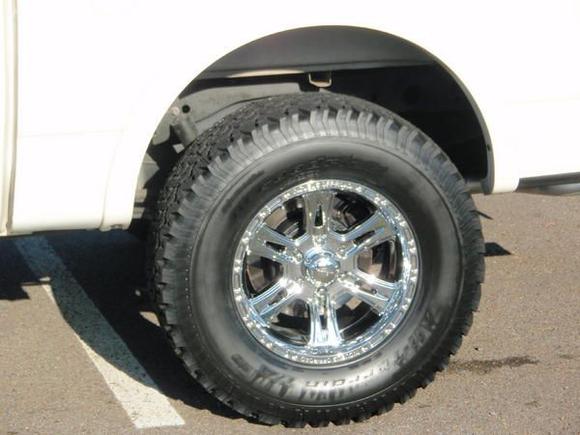 Incubus Brawn #714 18" x 9" wheels. BFG KO 325/65/18 tires. (34.61" total)
