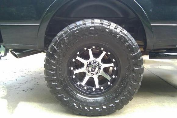KMC addict 18's on 37 in Toyos