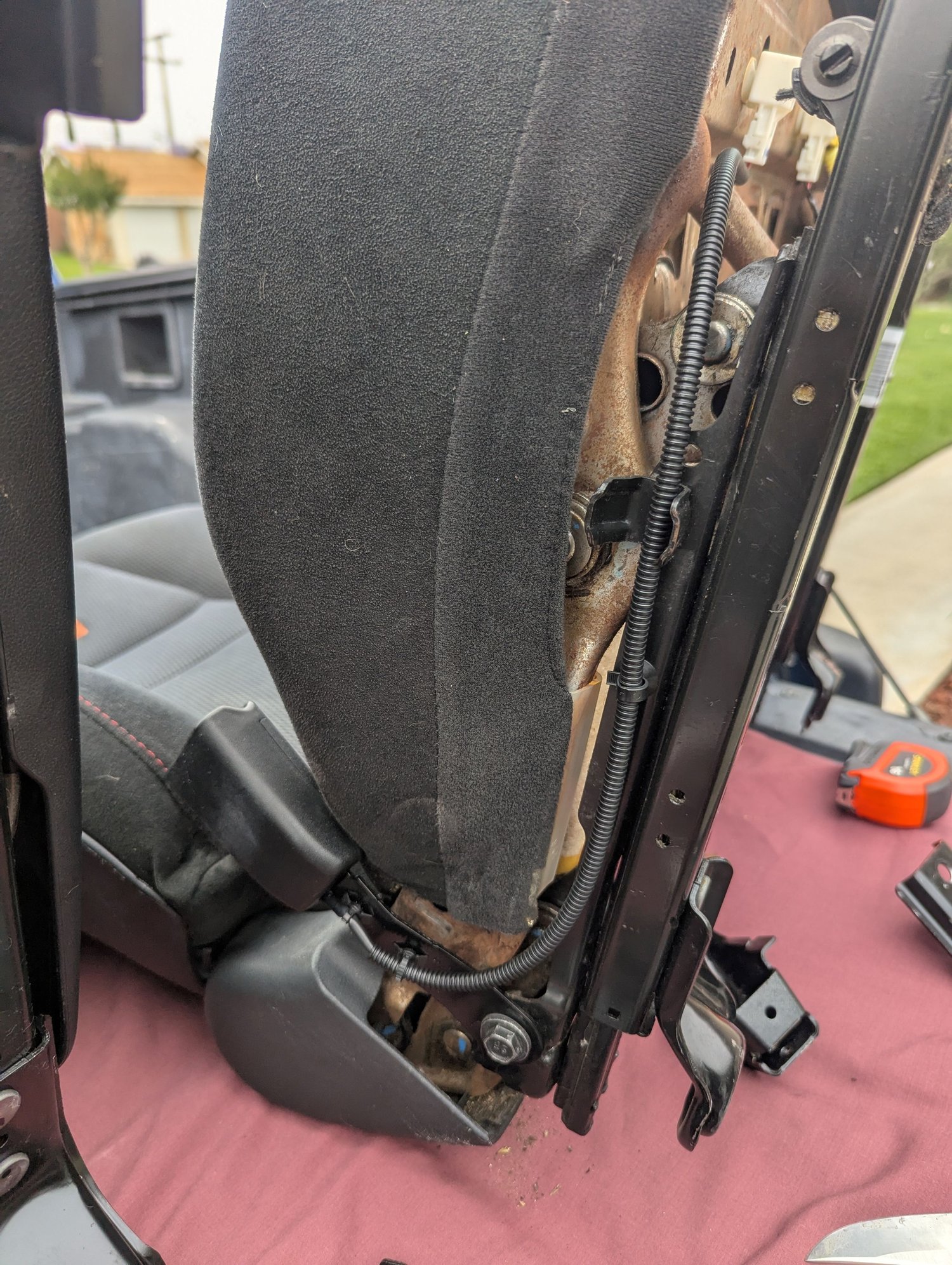 Fit seatbelt on SI seat swap. The harness snaps in perfectly right on the rails.