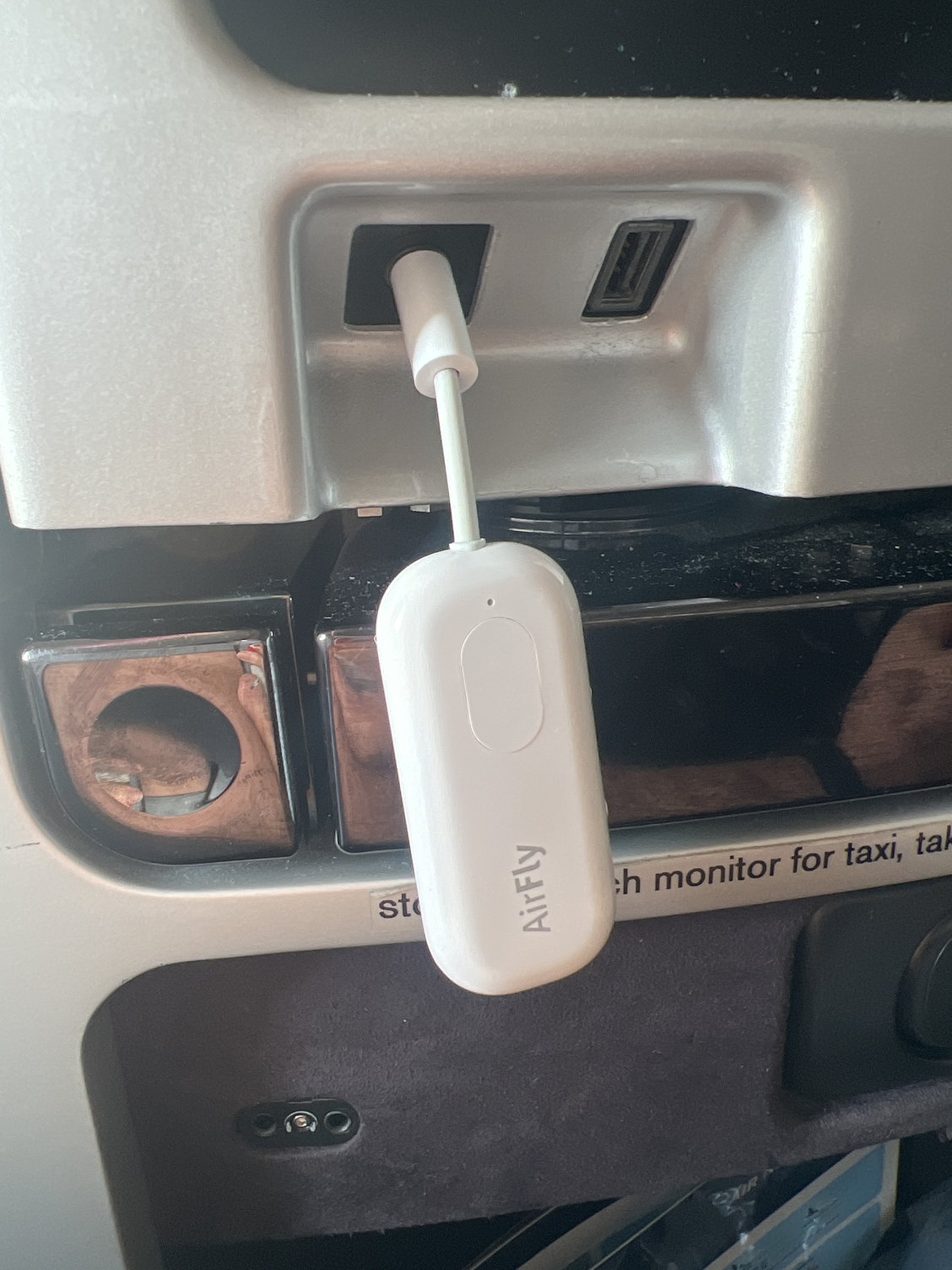 Bluetooth Transmitter For High Flyers Can Even Connect To Two Pairs Of  Apple AirPods At Once