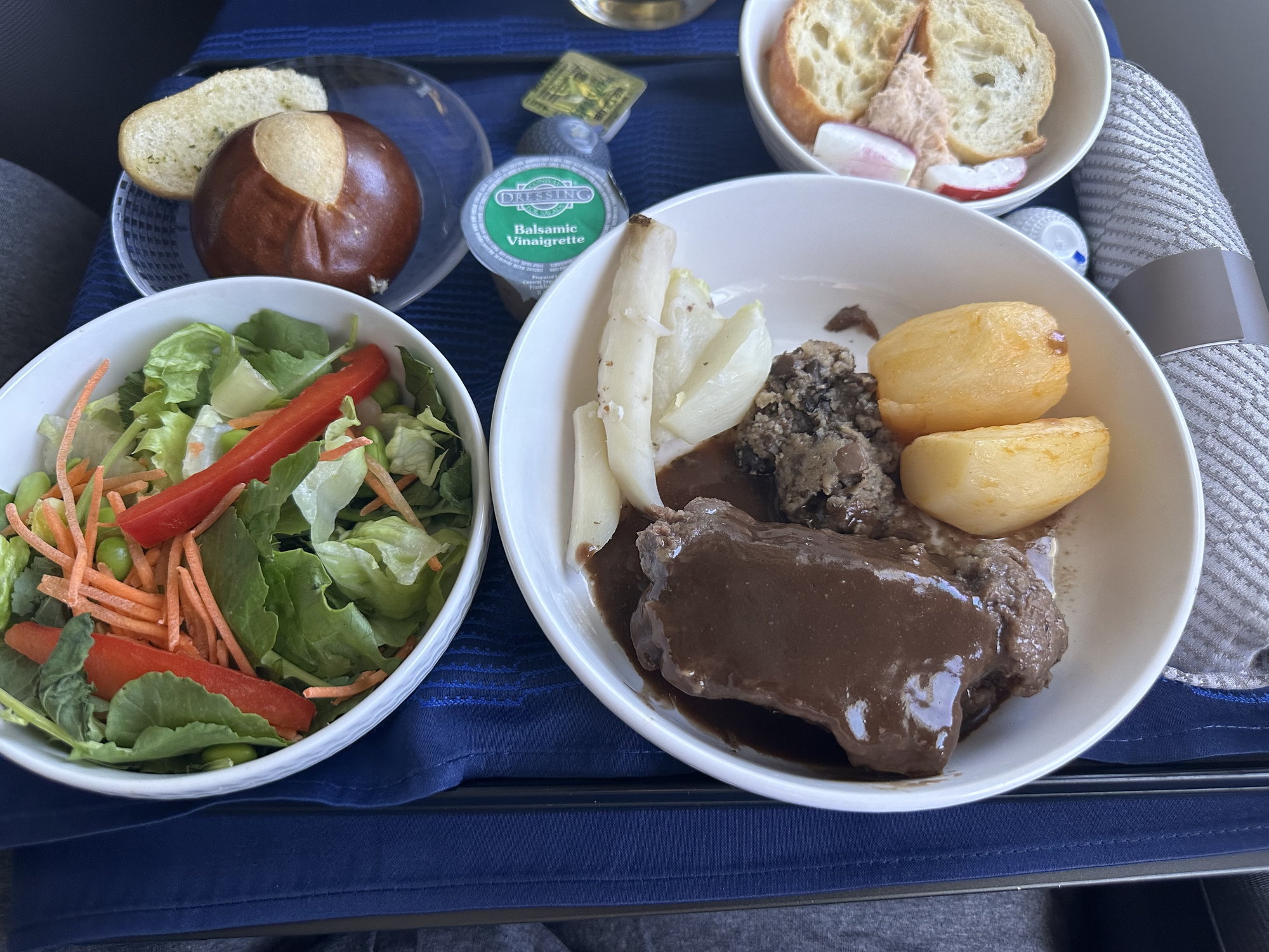 Are these edible meal trays the future of in-flight dining