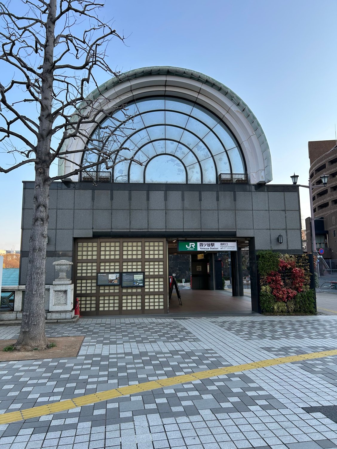 A very quiet Saturday morning at the nearest station to our hotel. 