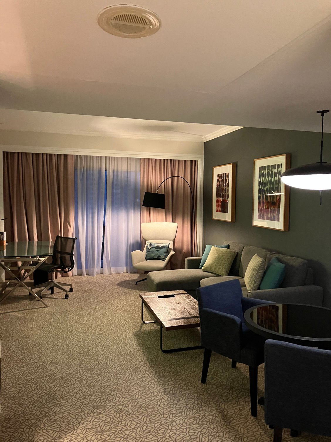 Suite living room