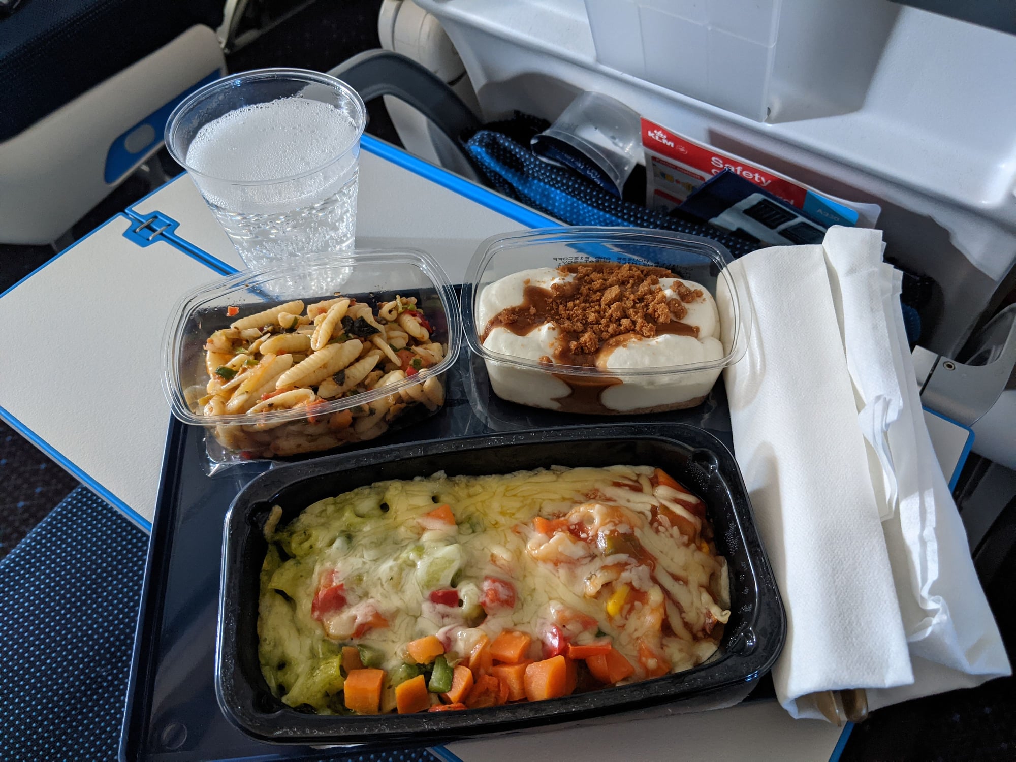 Are these edible meal trays the future of in-flight dining