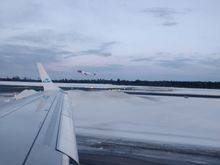 KLM landing, Norvegian taking off