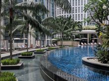 Really nice pool as well - looking up at the Petronas towers. 
