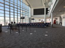 A completely empty area of the international concourse.