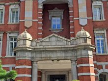 The central part of Tokyo station  ( this door used only by the imperial family)