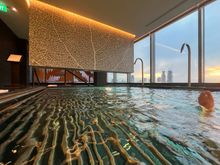 You can even lie down in the jacuzzi! They really didn’t cheap out on this! 