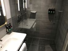  stall with seperate hose and rainforest shower