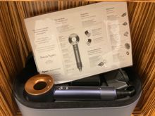 And for those having wavy hair like Solangé x Farah Fawcett: an excellent hairdryer is available