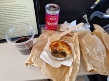 Primitivo wine and the pie