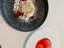 Mince pie et on mess very nice and sorbet (only blood orange available yesterday somehow)