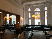 Seating : we were early on a sunday ! 