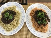 Mee kia with white sauce and chilli sauce