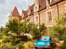 Domaine des Etangs: Main hotel up close and personal