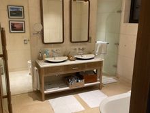 Beach House 1 bdrm suite - main bathroom