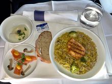AY HEL-DXB J main meal: chicken and rice