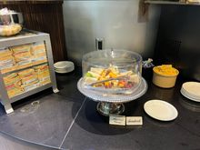 KLM Crown Lounge: Food Options
Doesn’t ‘Sandwich’ look amazing!