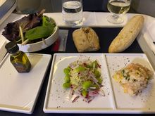 Delicious shrimp with ginger and pea mousse
