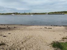 I had my picnic at this point on the sandy shore of the river 