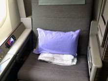First, the seat. It's the same one that ANA installed on their A380. Although the padding is fairly comfortable, the seat itself is hard and the material isn't that smooth. It was really wide and I could only comfortably use a single armrest at a time.