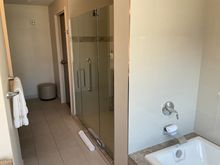 The large showerstall and seperate bathtub have unfortunately no handheld shower ..... a bit of a weird omission though as the hotel focuses on medical tourism