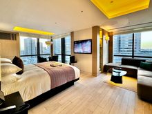 Premier Suite (West Wing)