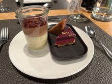 Whit chocolate Mousse & Raspberry Crunch