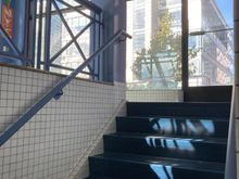 Some steps upward to the pool