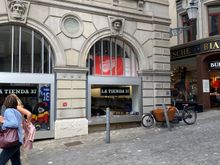 A Red Wings banner in Zurich! Awesome!