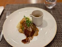 Stout Braised Featherblade Steak served with colcannon potatoes, mushroom and tarragon sauce - not really a ‘steak’
more like braised / slow-cooked but it was extremely tender and flavourful - overall a good dish too.
