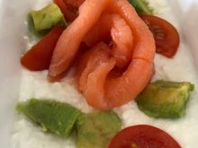Smoked Salmon with cream cheese, avocado & cherry tomatoes.  I applaud the use of smoked salmon b/c it can hold up in these conditions, but the cottage cheese just drowns it in a sea blandness and kills the dish. And the avocado was turning brown.