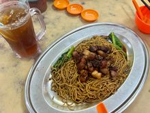 Stopped for some quick roast pork garlic noodles and an iced lemon tea for dinner.