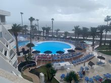 Lashing rain ..