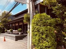 Entrance to Hotel Loy