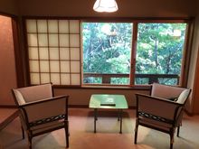 Sitting area next to liing room