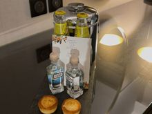 Welcome amenity: coconut macaroons and Gin & tonic water