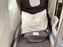 No more unpleasant beeps at the gate. We settled into our seats in the Club World cabin on this 3 class 787. I found the window seat to be very narrow, compared to my last trip in this cabin on the A380. 