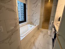 Deluxe king bathroom