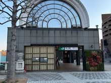 A very quiet Saturday morning at the nearest station to our hotel. 