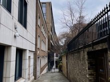 lane to 3rd floor entry which is conf rooms/easier to get out towards St Pauls