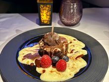 Chocolate brownie with nuts and hot fudge sauce fresh berries, chocolate ice cream and crème Anglaise - 5/10 bit of a let down for me, too much going on and far too sweet, prefer the warm dessert ex-CGK. Might be perfect for those with a sweeter palate than me though.
