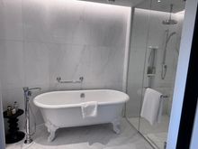 Park River View suite: Claw foot bathtub 
