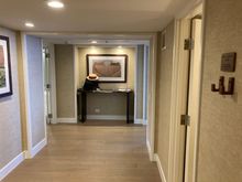 Suite entrance hall way : has T - crossing, left bathroom & bedroom, right the living room 