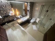 Main bathroom