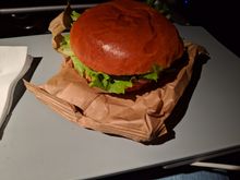 UA252 - HNL-IAH

Brioche cheeseburger

Beef patty and fontina cheese on a brioche bun

Served with Sir Kensington's ketchup, mustard and chipotle mayonnaise on the side

Lettuce, tomato and pickles available upon request.


Not bad. 