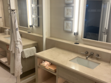 Koele King Vanity